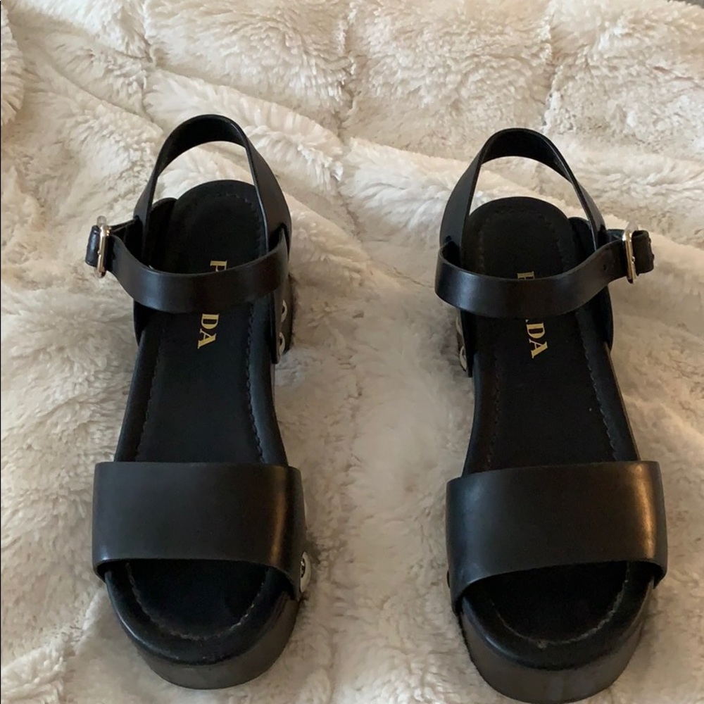 Prada - Picture 2 of 6